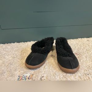 Ugg slippers black size 7